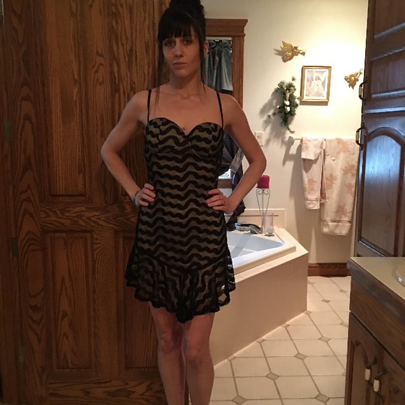 SOLD Cute little black dress - Picture 2 of 10